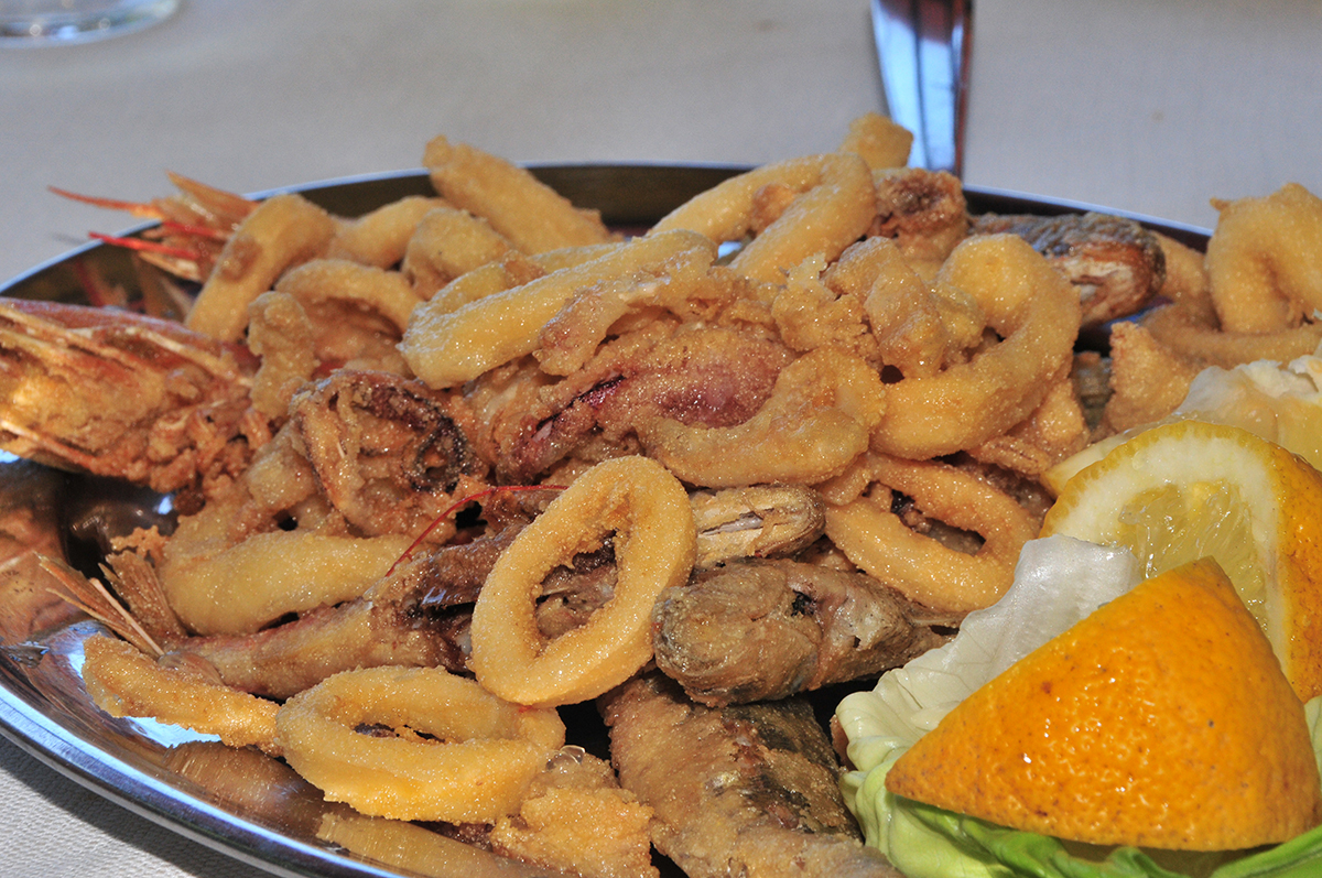 Fritto misto mit Calamari auf Sardinien, in Torre del Pozzo.