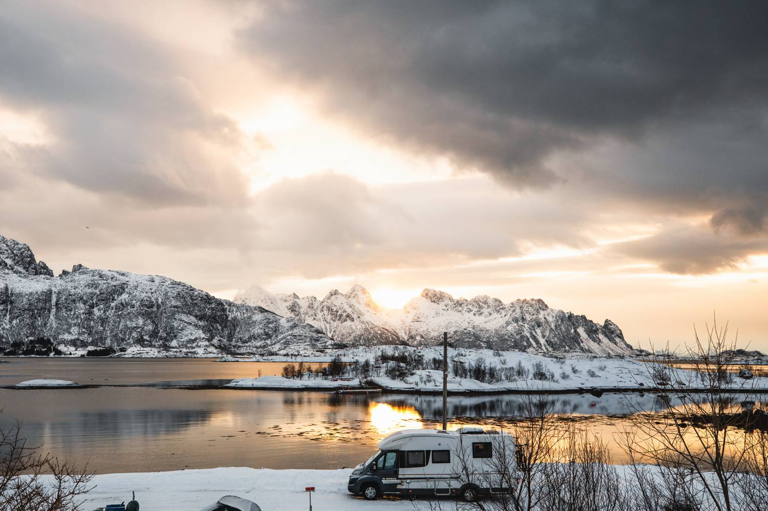 Camping in Eis und Schnee in Norwegen.