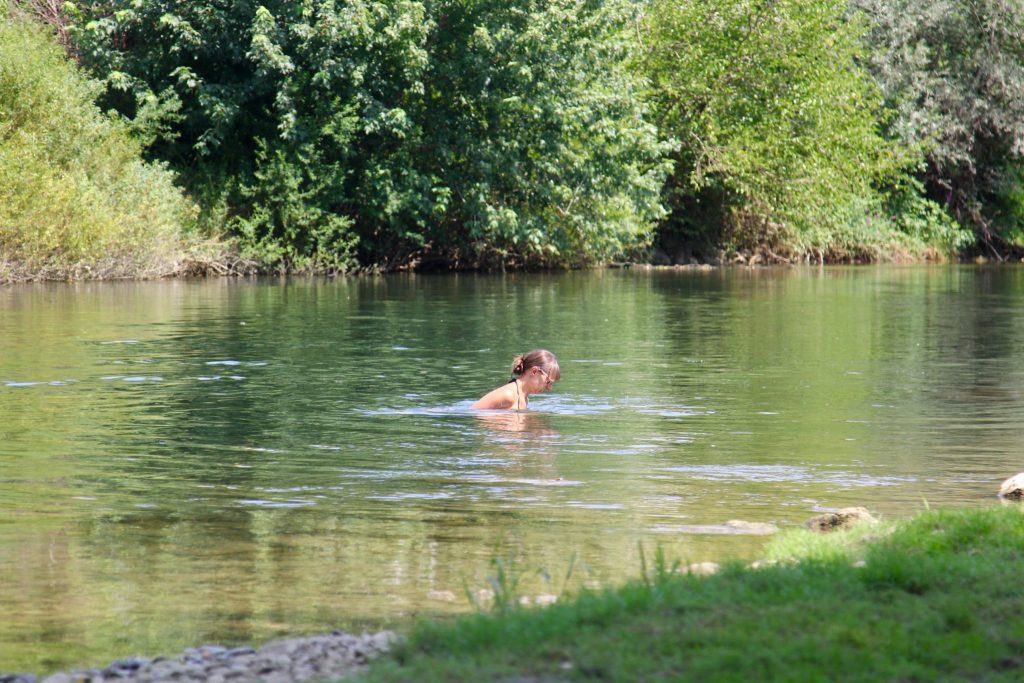 glamping-village-catez-baden-in-der-krka-beach-bar-tochka-gebetsroither-slowenien