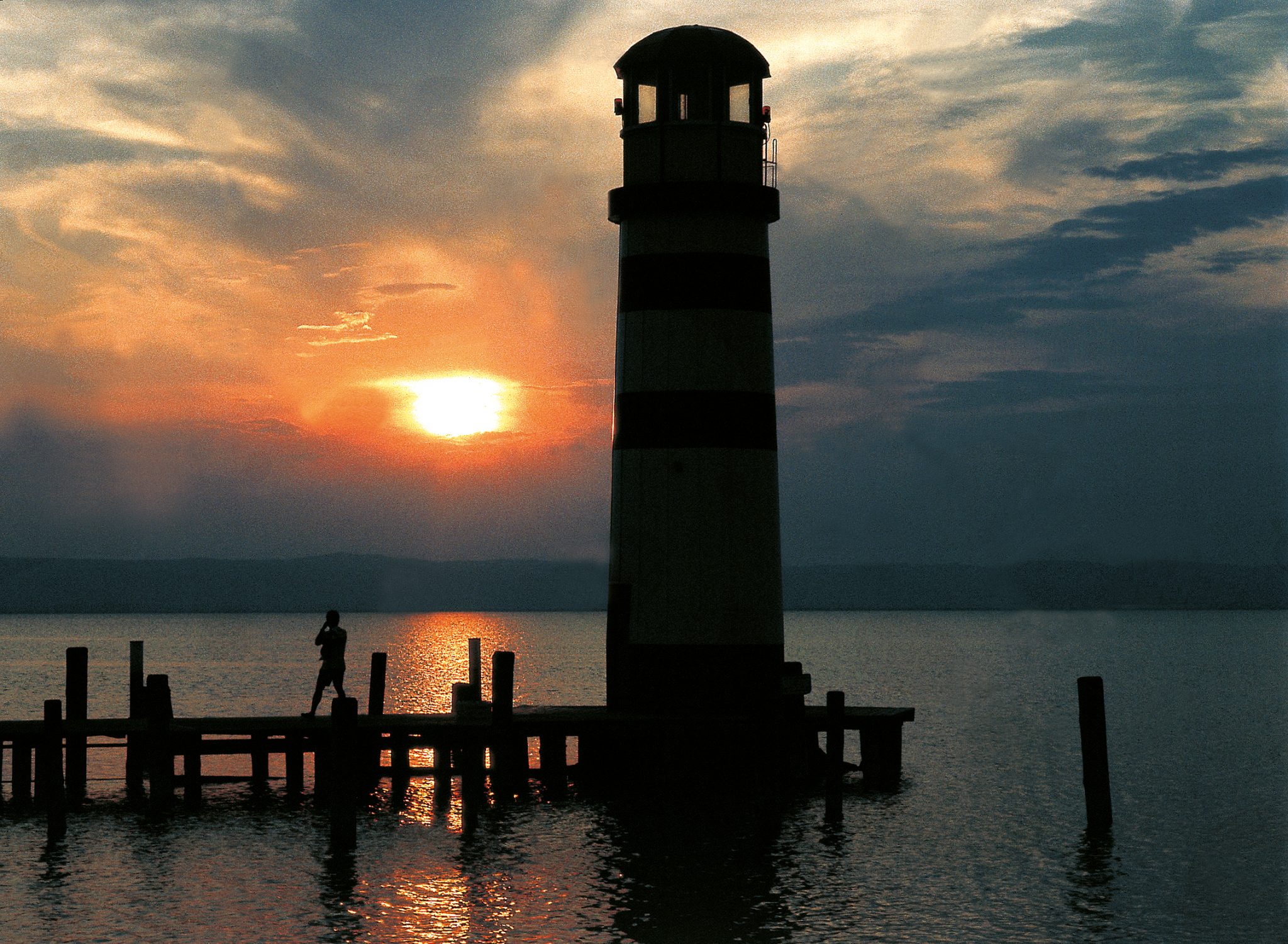 Podersdorf-Österreich-Camping-Leuchtturm-Sonnenuntergang-Gebetsroither