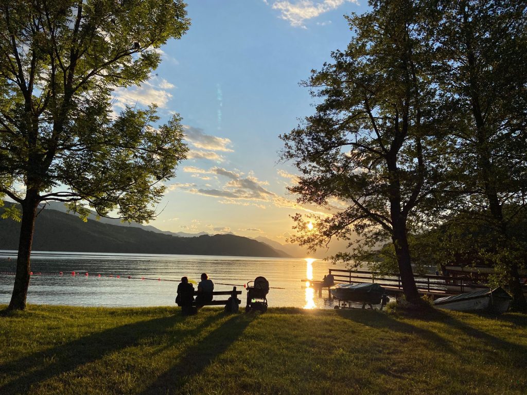 Sonnenuntergang-mit-den-Kindern-am-Falkencamp-Döbriach